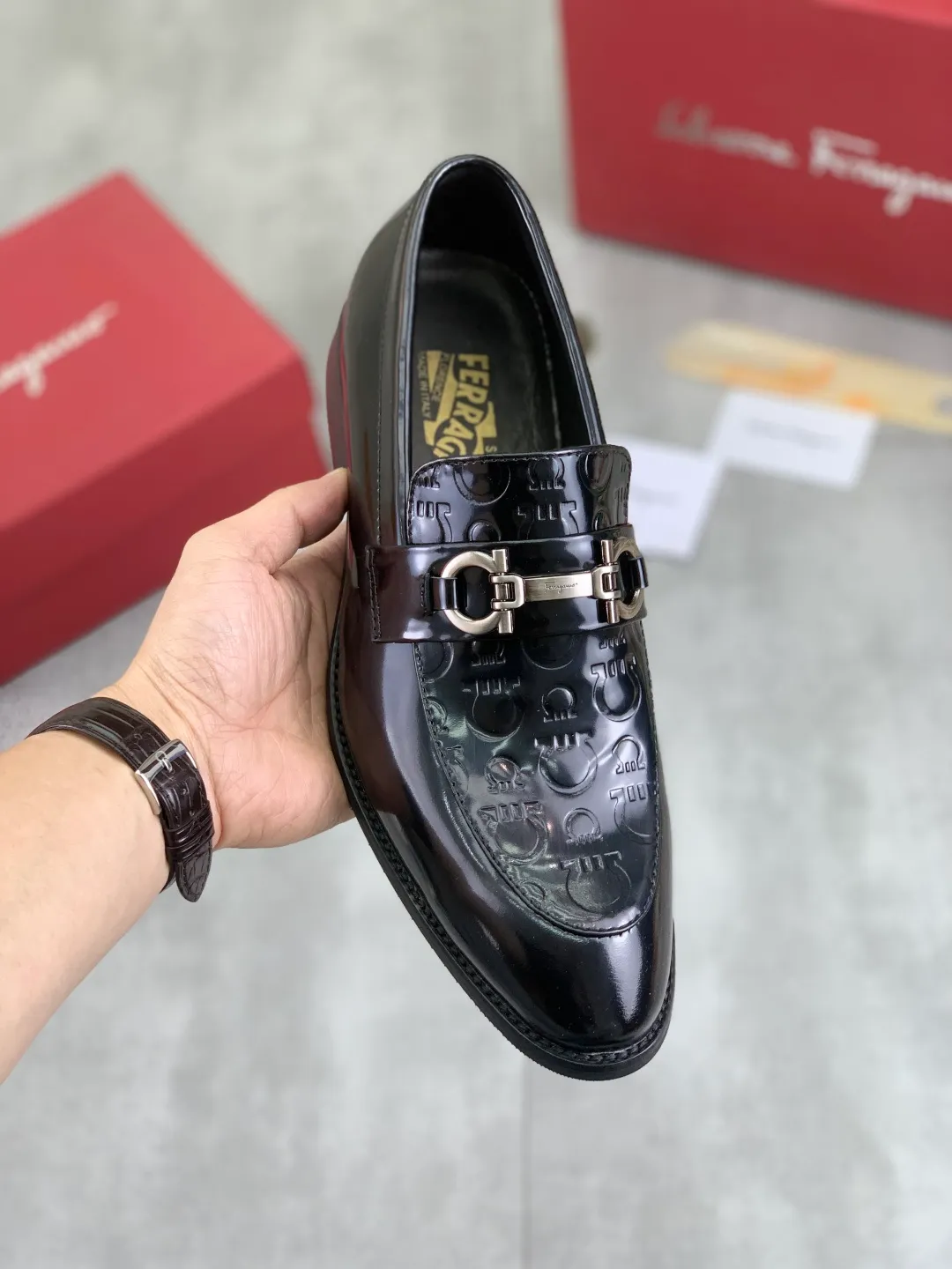 Men's Men's Shoes 💰P480💰[New Style] Water-dyed Niuli 🆘[Salvatore Ferragamo] Ferragamo's latest casual business leather shoes for men! Available at counters simultaneously! The fabric is made of specially imported original calfskin, and the interior is made of imported water-dyed cowhide. It is absolutely luxurious and leads the fashion trend. Matching code: 39-44, black optional